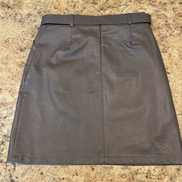 Molly Bracken Gray Women's Skirt with Belt NWOT - Picture 2 of 6